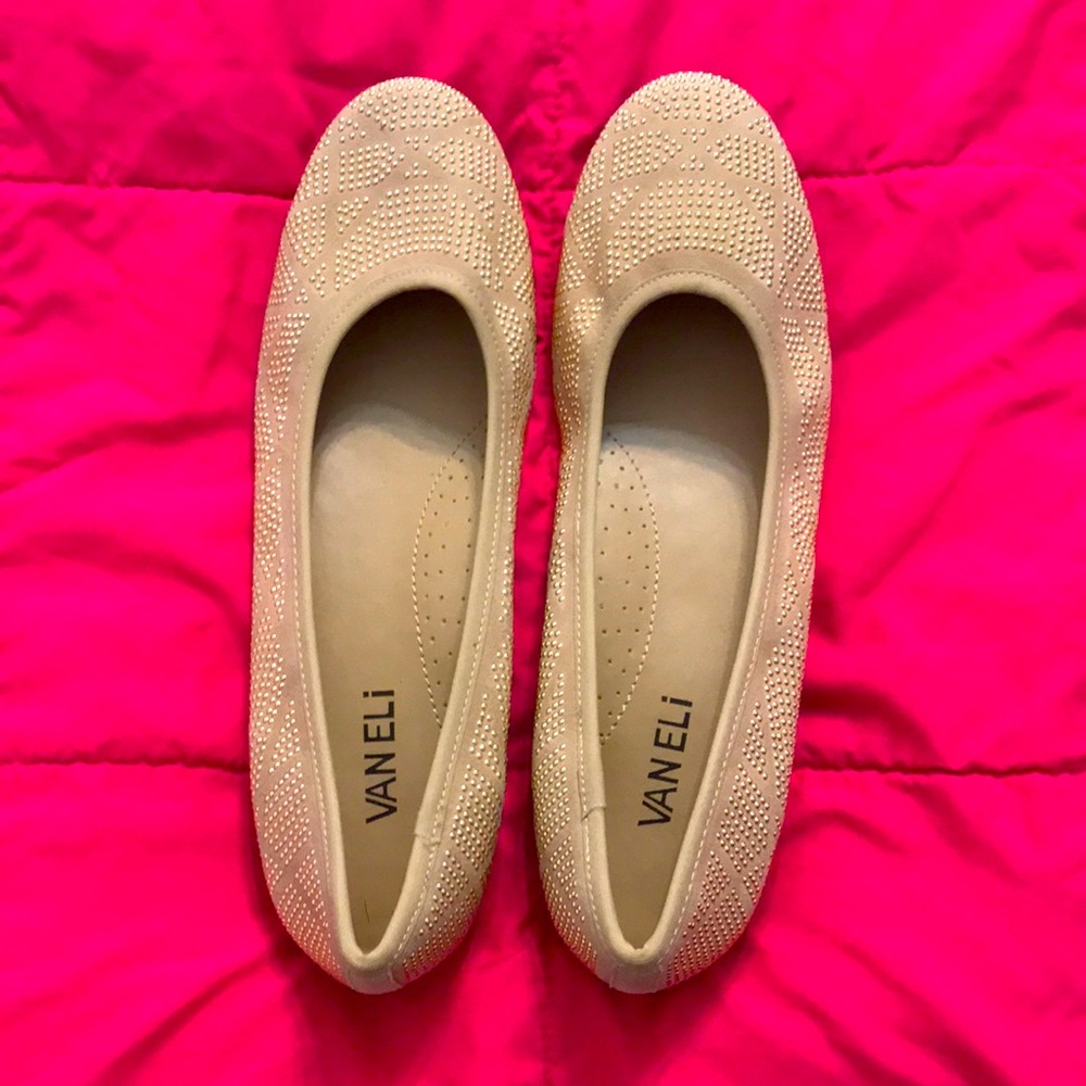 Vaneli Flats
